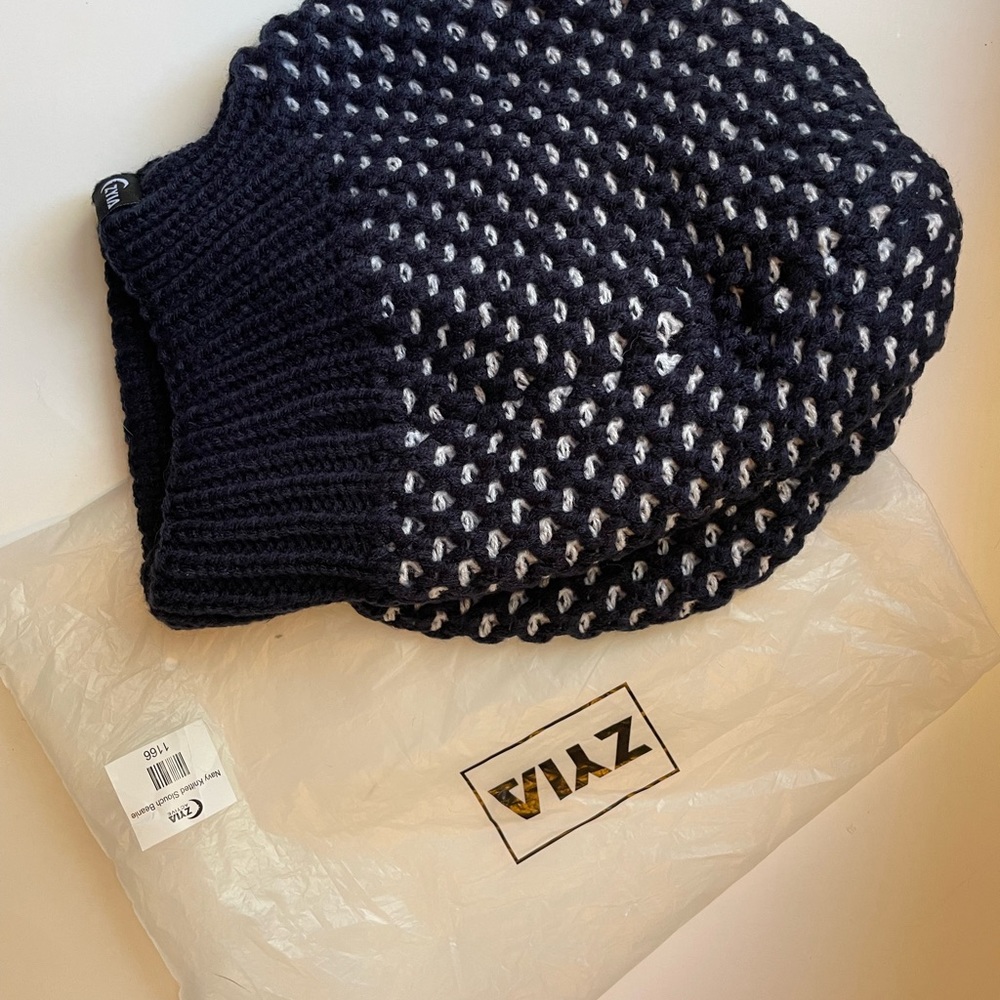 NIB  Zyia Slouch Beanie Navy